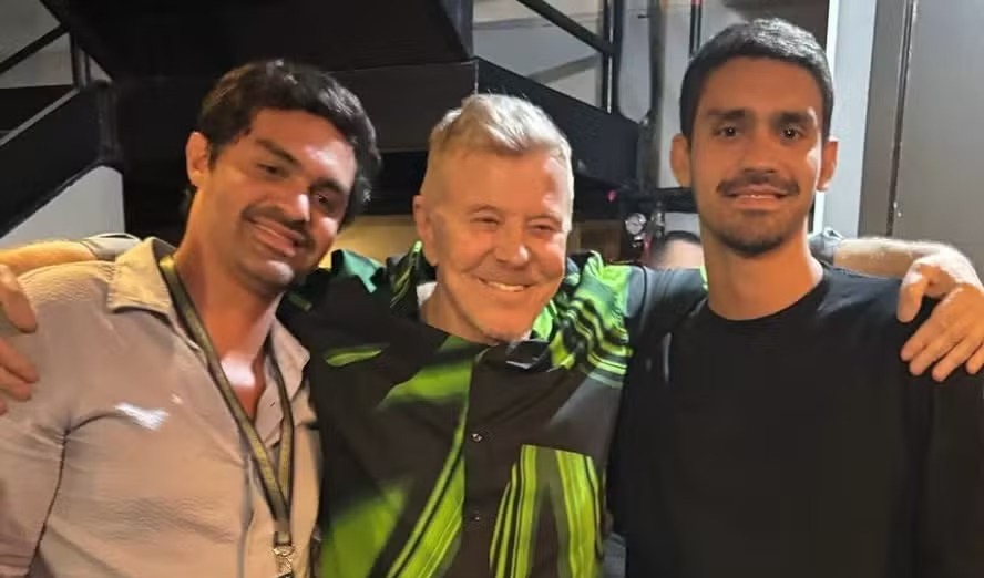 O ator Miguel Falabella ao lado de seus filhos, Theo e Cassiano