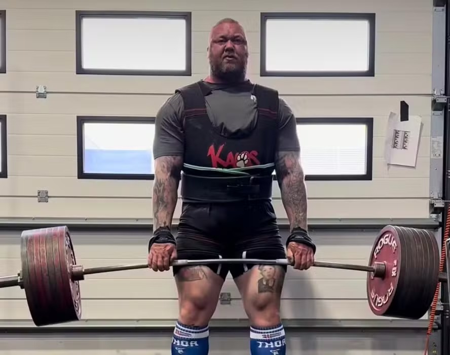 Hafthór Björnsson é recordista de levantamento terra ou deadlift, tendo alcançado 501 kg