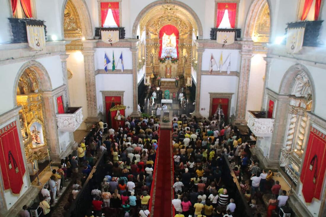 Festa de Nossa Senhora do Carmo: Milhares de fiéis comparecem à basílica neste domingo (13)