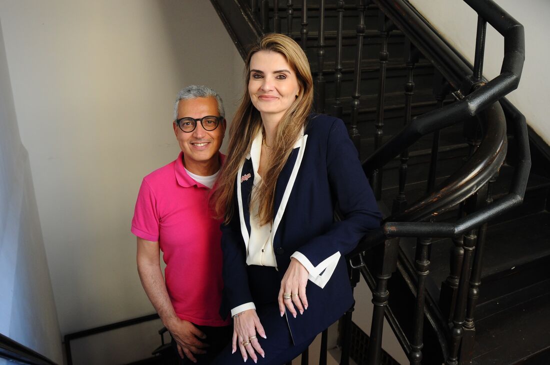 Vice-presidente de graduação da Afya, Érico Ribeiro e diretora-geral da faculdade em Jaboatão dos Guararapes, Vanessa Piasson