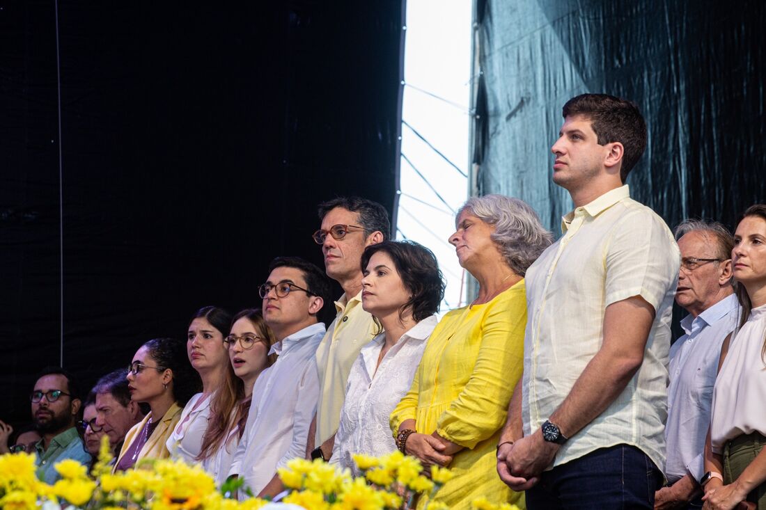 Gestores estiveram acompanhados de auxiliares de governo e familiares no evento