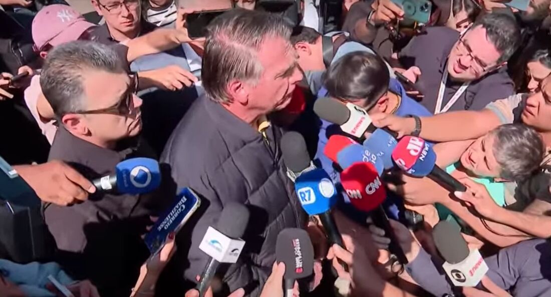 Bolsonaro fala sobre uso da tornozeleira