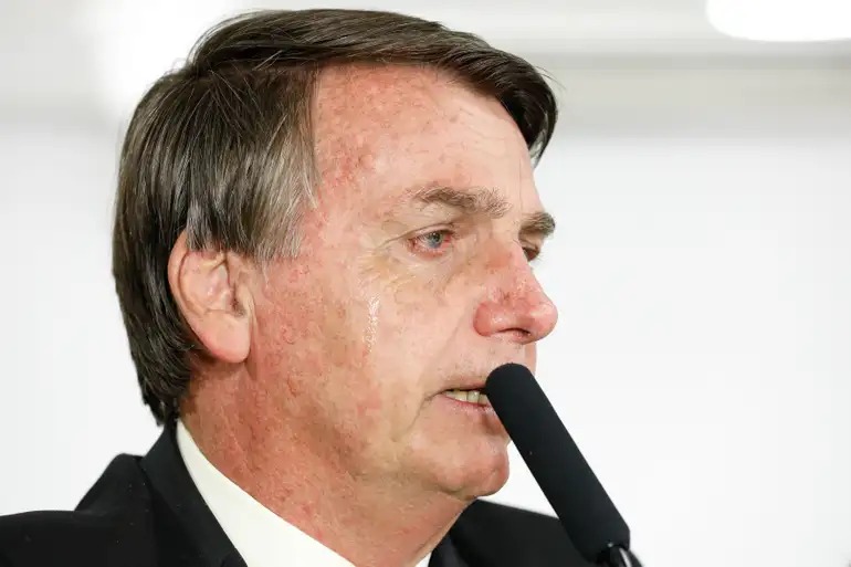 Defesa de Bolsonaro diz que recebe com "surpresa e indignação" medidas cautelares contra ele