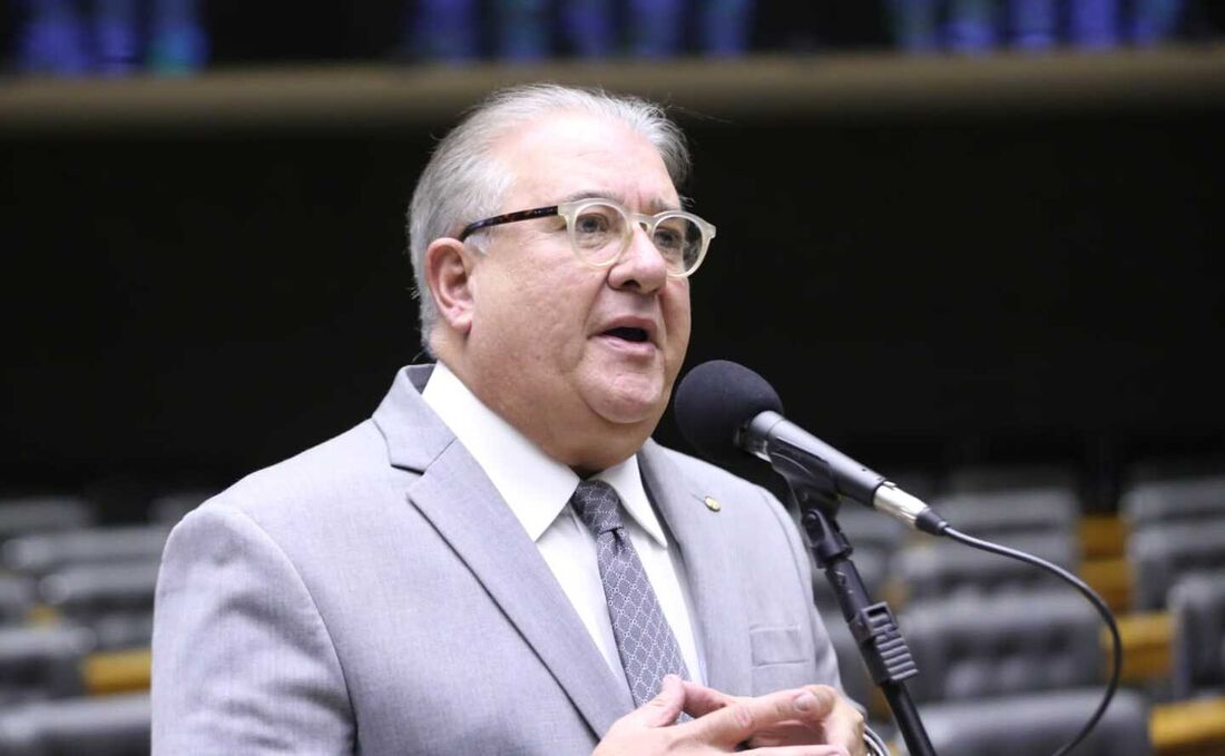 Câmara cria comissão para regulamentar apps de transporte com relatoria de Augusto Coutinho