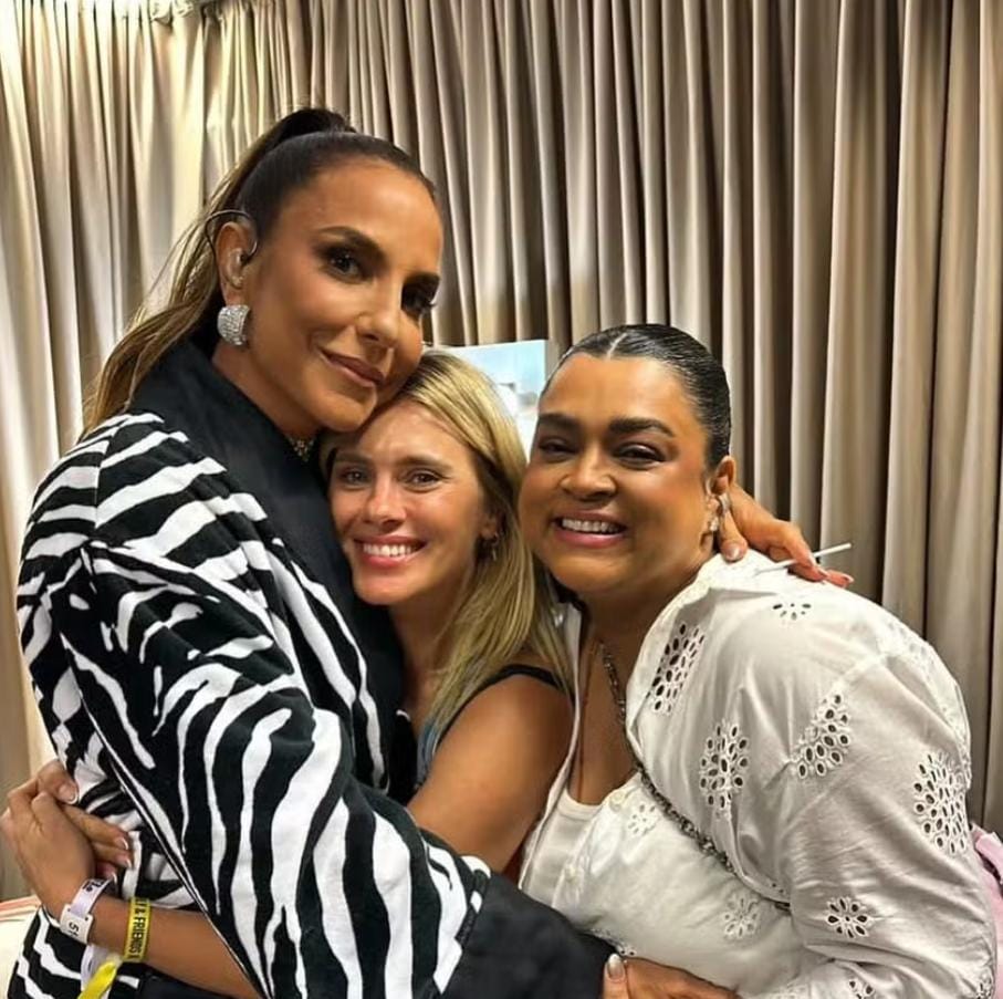 Ivete Sangalo, Carolina Dieckmmann e Preta Gil em dezembro de 2023 