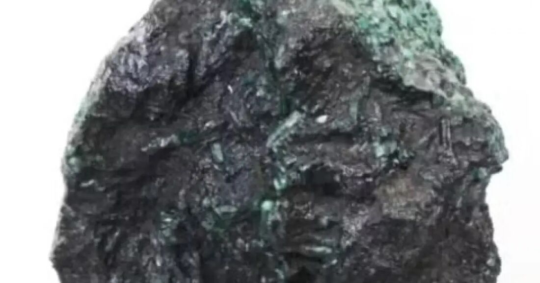 Peça mede 68 cm por 43 cm e 40 cm