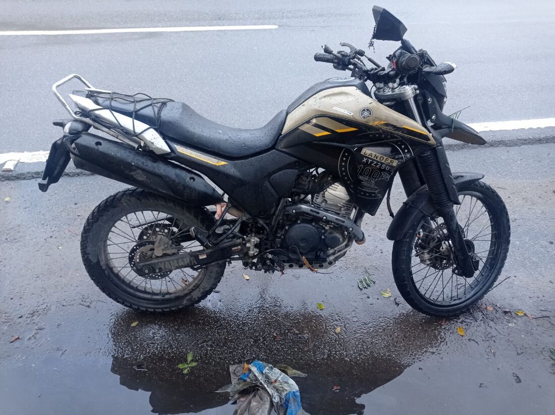 Mulher foi atropelada por moto na BR-101, no Recife