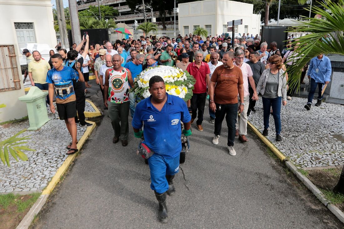 Enterro do Maestro Lessa no cemitério de Santo Amaro