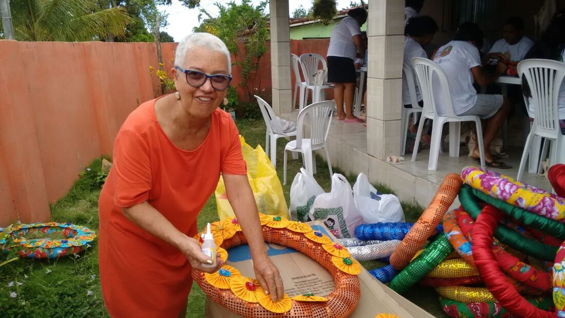 Além da produção das peças, o grupo será orientado na formalização de uma associação e na criação da marca própria