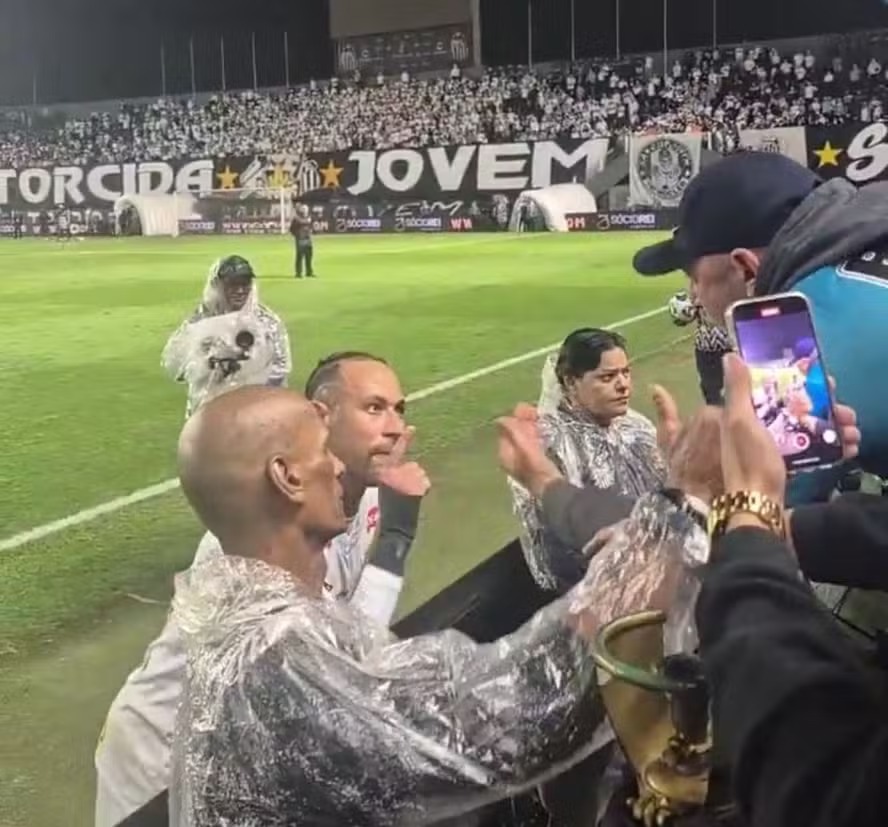 Neymar discutiu com torcedor após derrota do Santos 