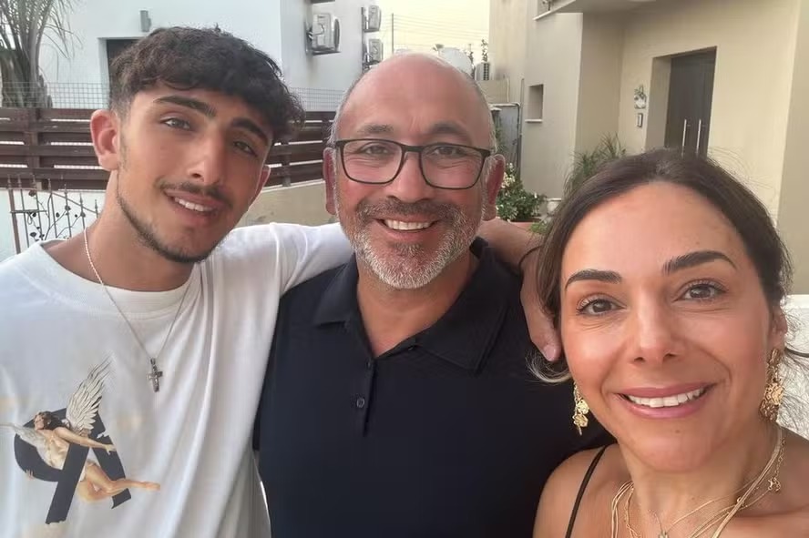 Costa Fantis e sua famíia