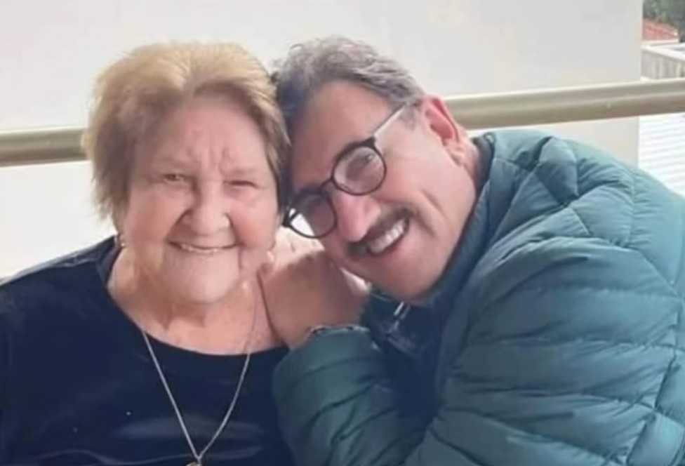 Ratinho agradeceu o apoio de amigos e fãs após a morte da mãe Maria Talarico Massa