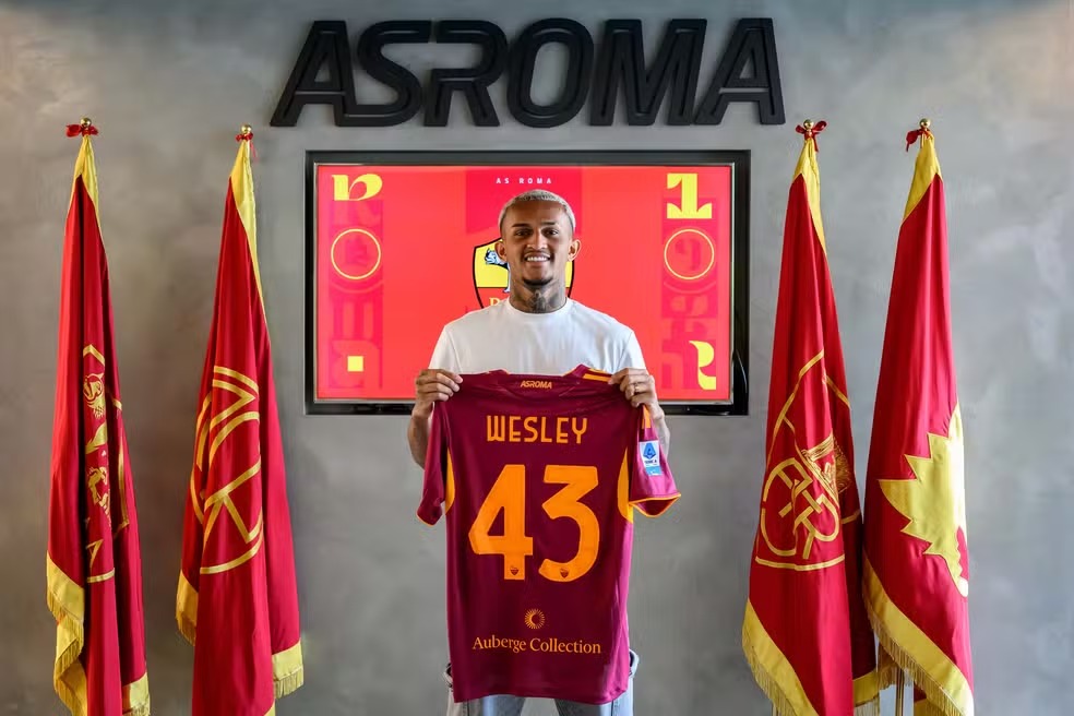 Wesley ficou impressionado com a torcida da Roma