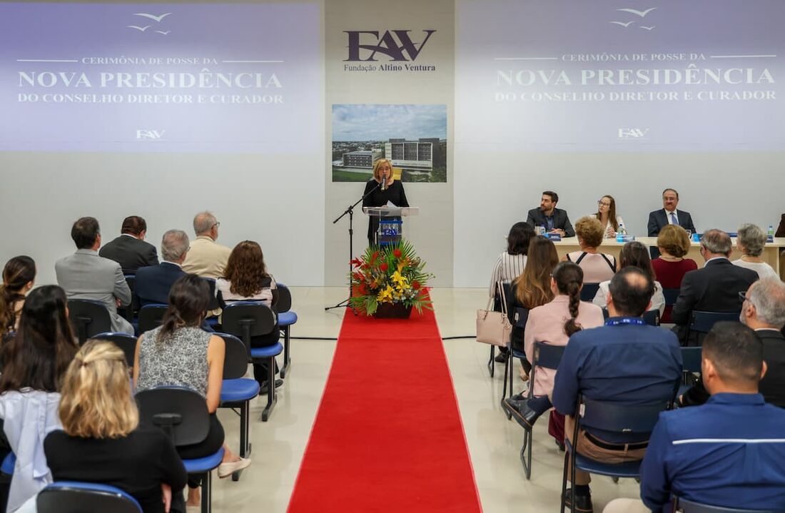 No discurso de posse, Liana Ventura falou com emoção e profundo senso de responsabilidade