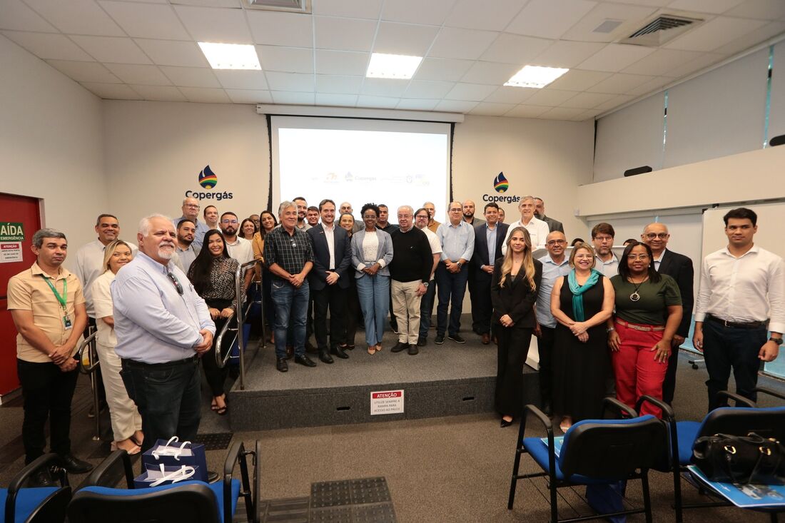 Copergás apresenta micro-ônibus movido a GNV como alternativa para descarbonização do transporte público