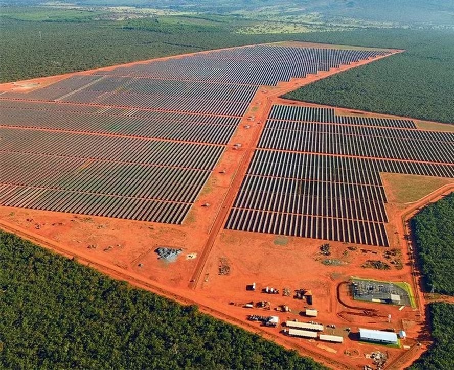 Usina solar fotovoltaica Advogado Eduardo Soares, da Cemig, na zona rural de Montes Claros 