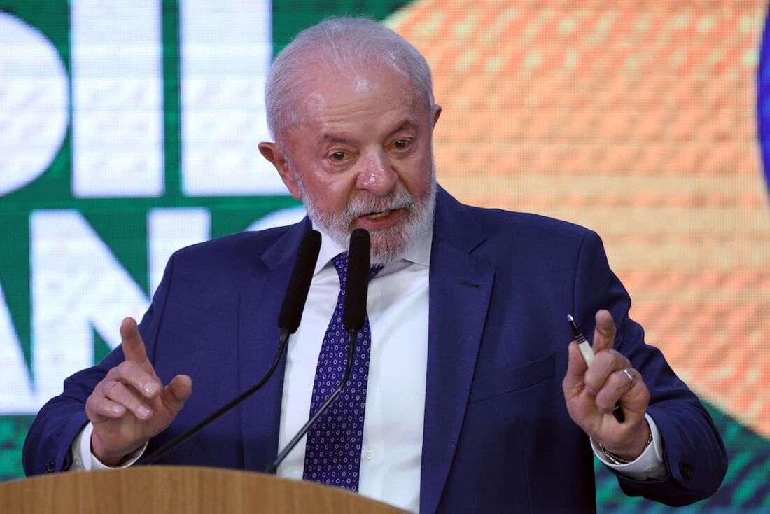 Lula afirmou que o processo em que Bolsonaro é julgado é um caso diferente de quando ele foi investigado pela Operação Lava Jato