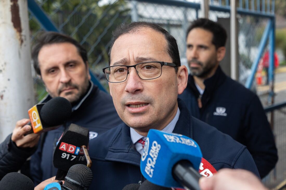 Presidente do Chile Gabriel Boric fala com a imprensa sobre acidente