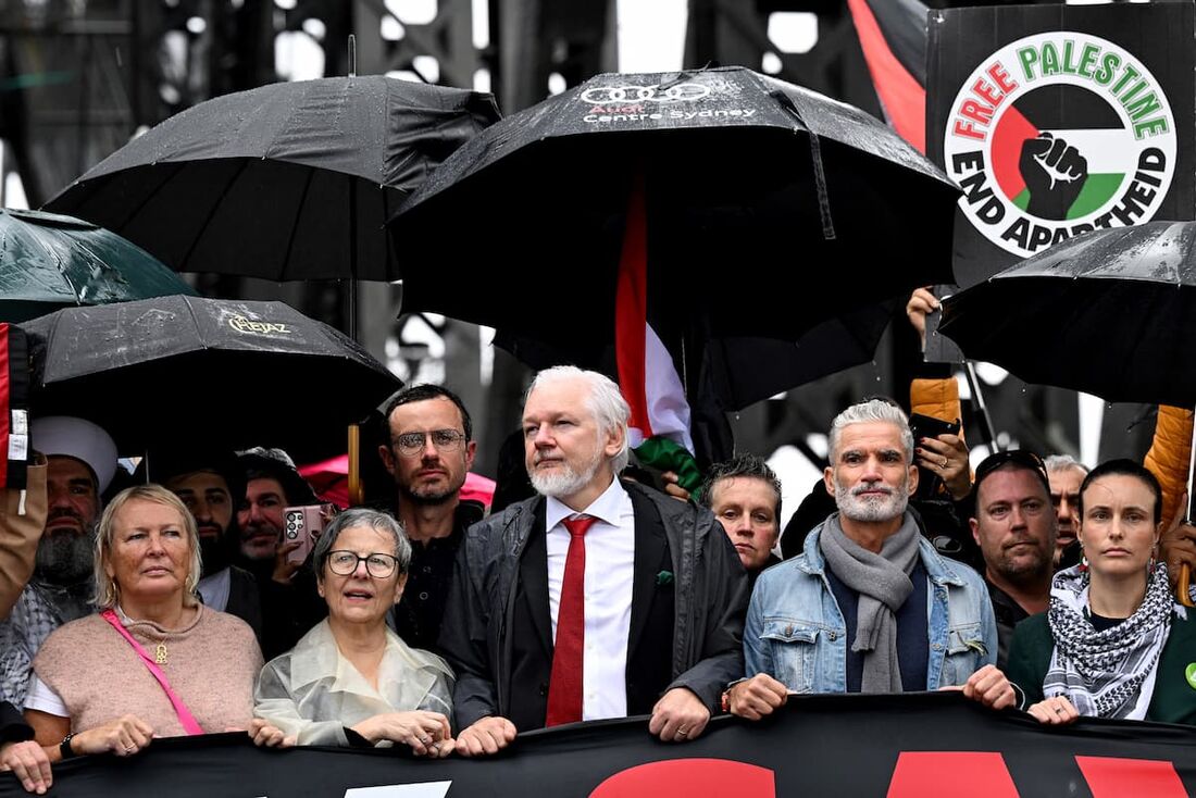 Julian Assange participou de protesto pró-Palestina em Sidney 