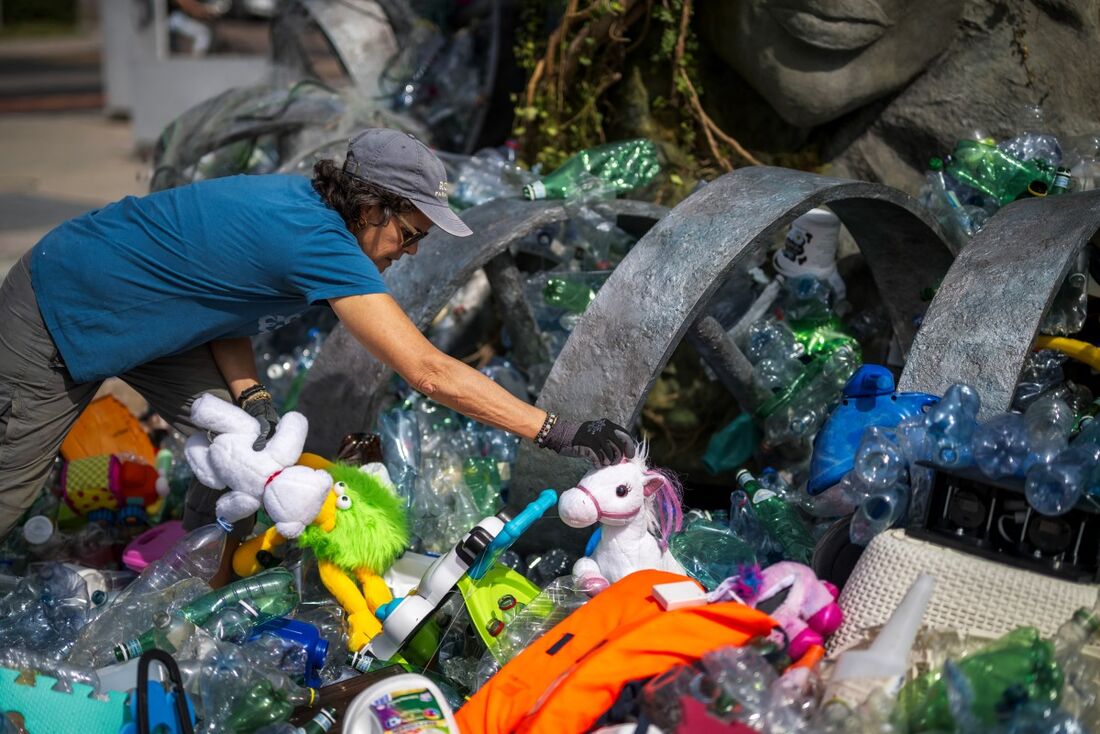 Quase 180 países debatem em Genebra o problema da poluição dos plásticos