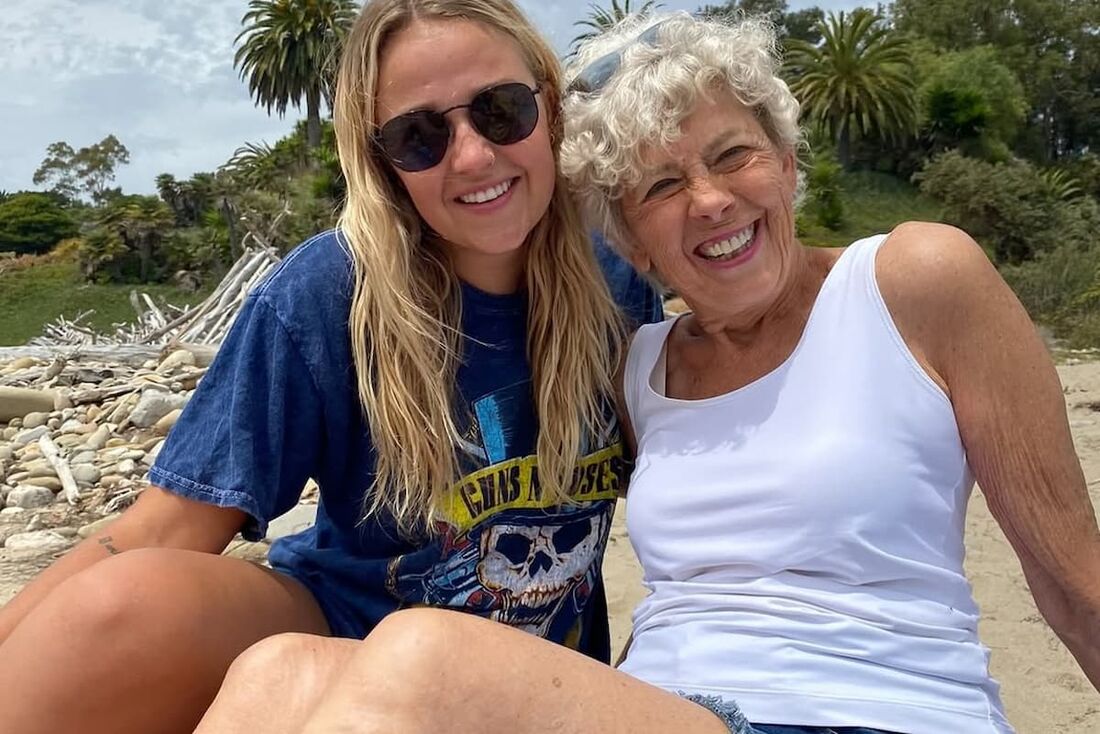 Sobrinha de Brad Pitt (Sydney Pitt) e mãe (Jane Etta Pitt)