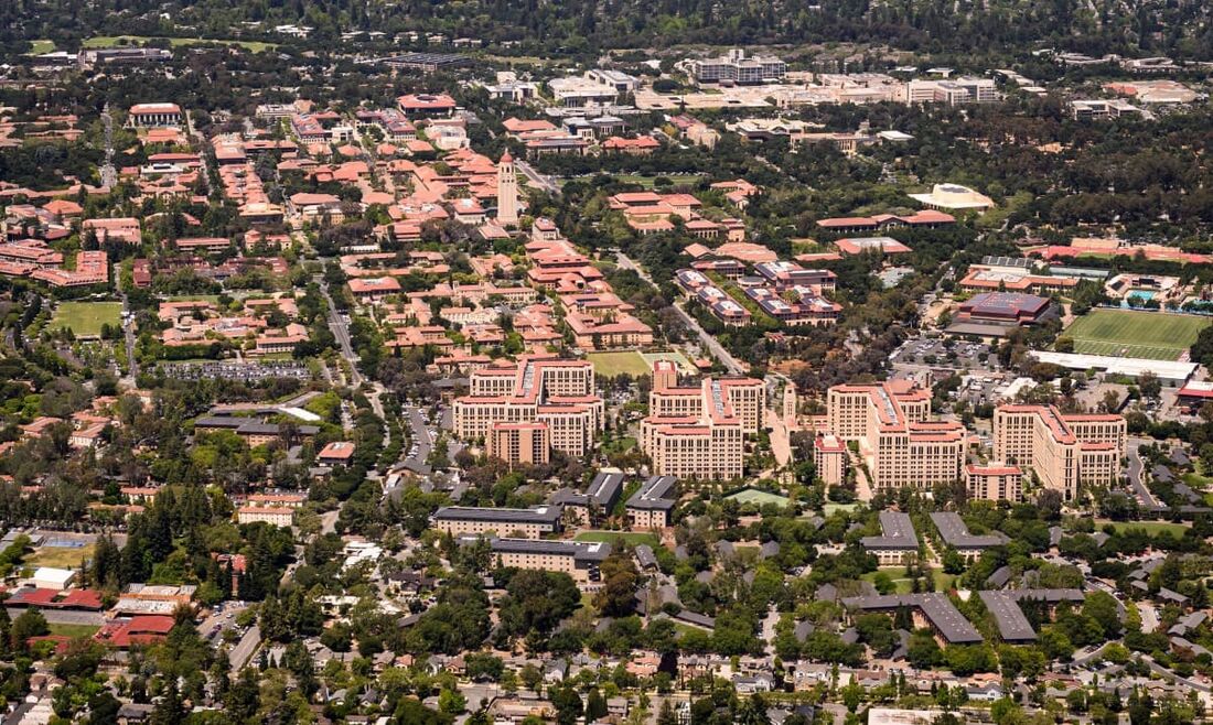  A Universidade Stanford é vista em uma vista aérea em Stanford, Califórnia, em 16 de maio de 2024. 