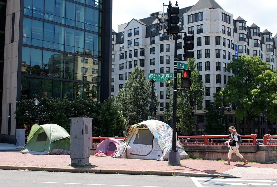 Barracas onde vivem pessoas em situação de vulnerabilidade em Washington, D.C,, Estados Unidos