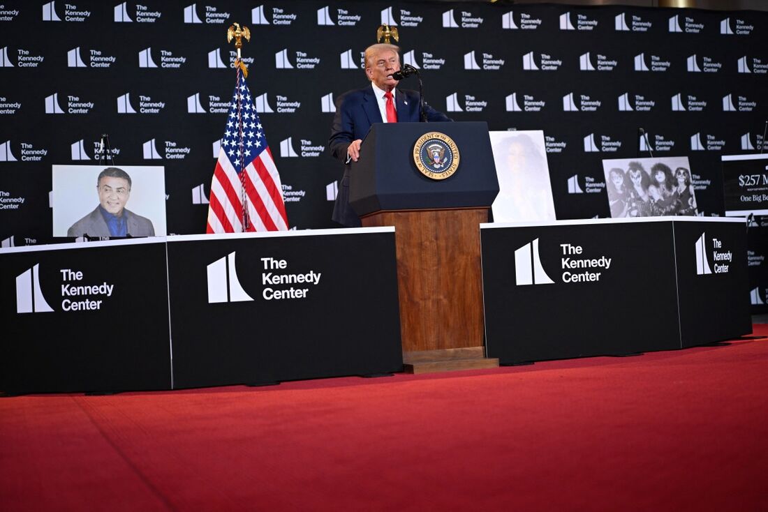 O presidente dos EUA, Donald Trump, discursa durante a inauguração dos indicados ao prêmio Kennedy Center Honors, em 13 de agosto de 2025, no Kennedy Center, em Washington, DC