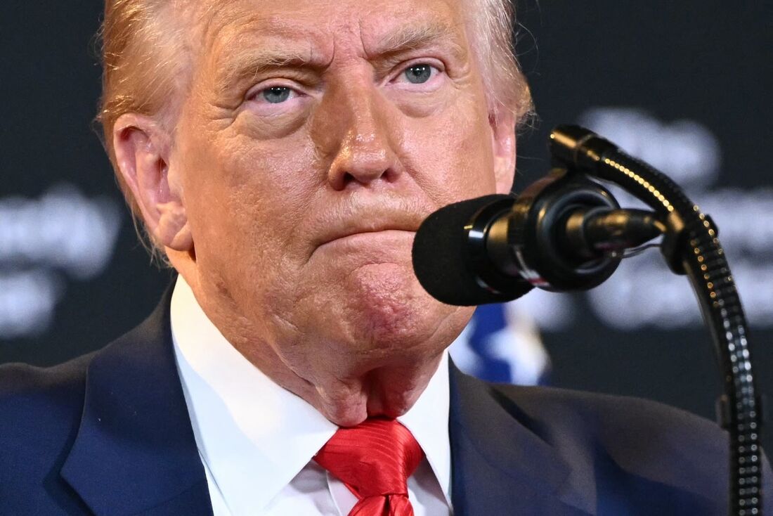 Donald Trump volta a atacar imprensa e ironiza suposta renovação de contrato de apresentador da NBC