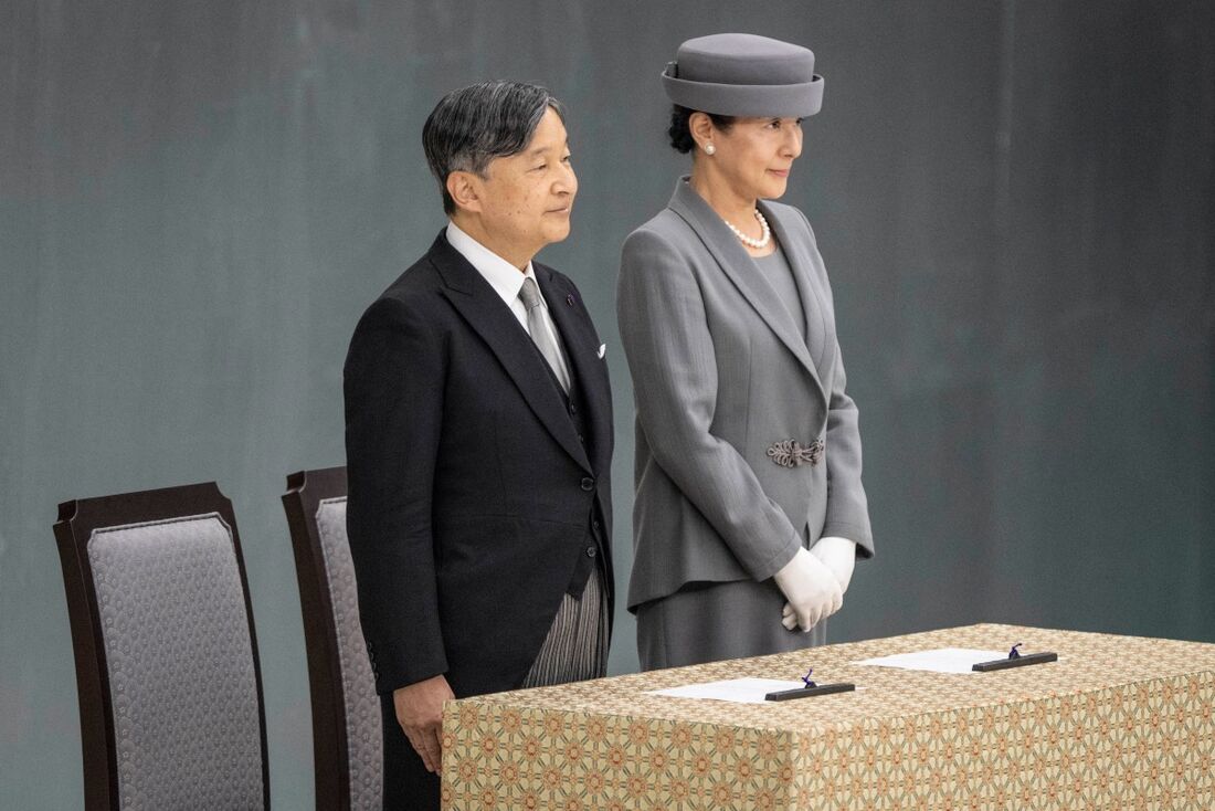 O Imperador Naruhito e a Imperatriz Masako do Japão participam de uma cerimônia em memória ao 80&ordm; aniversário da rendição do Japão na Segunda Guerra Mundial 