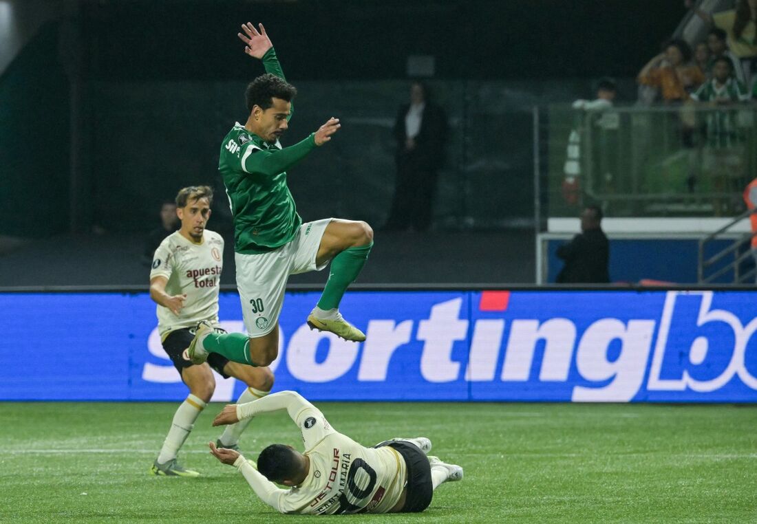 Palmeiras e Universitario, do Peru, terminaram o jogo de volta das oitavas de final da Libertadores com um empate sem gols