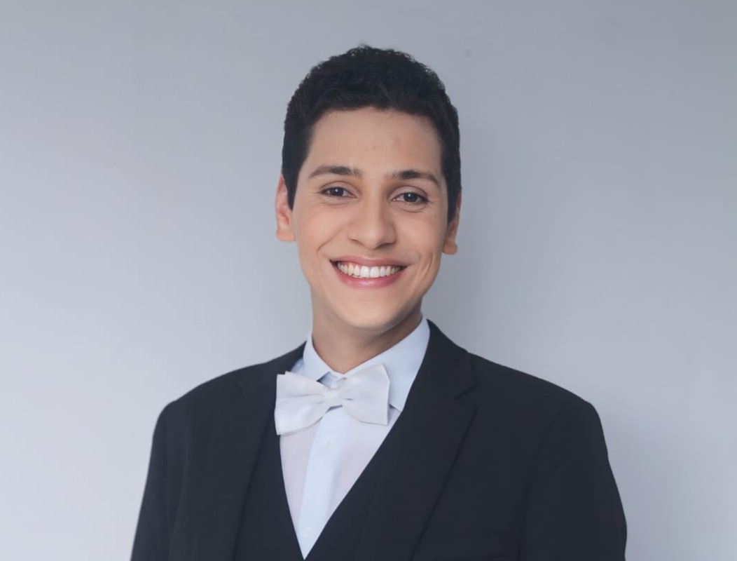 O cantor barítono Rodrigo Lins