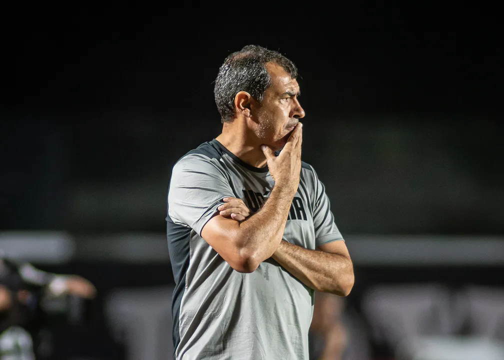 Fábio Carille foi demitido do Vitória após a goleada sofrida contra o Flamengo