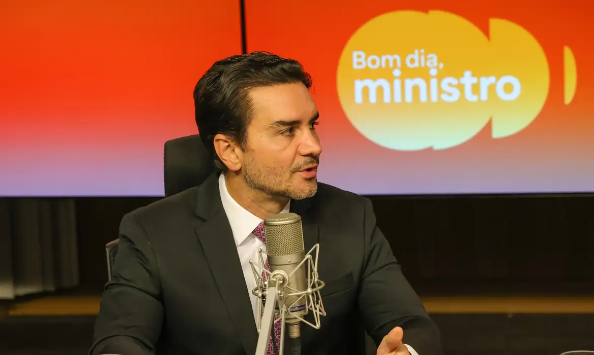 Ministro do Turismo, Celso Sabino afirmou que não há decisão sobre sua saída do governo Lula