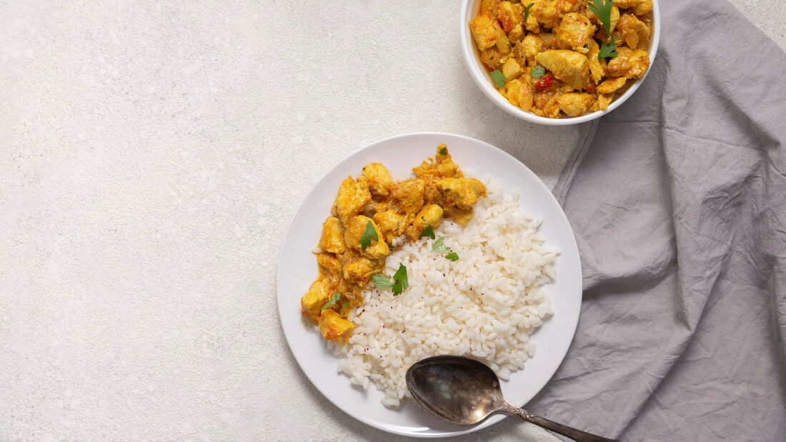 Prato de arroz com frango