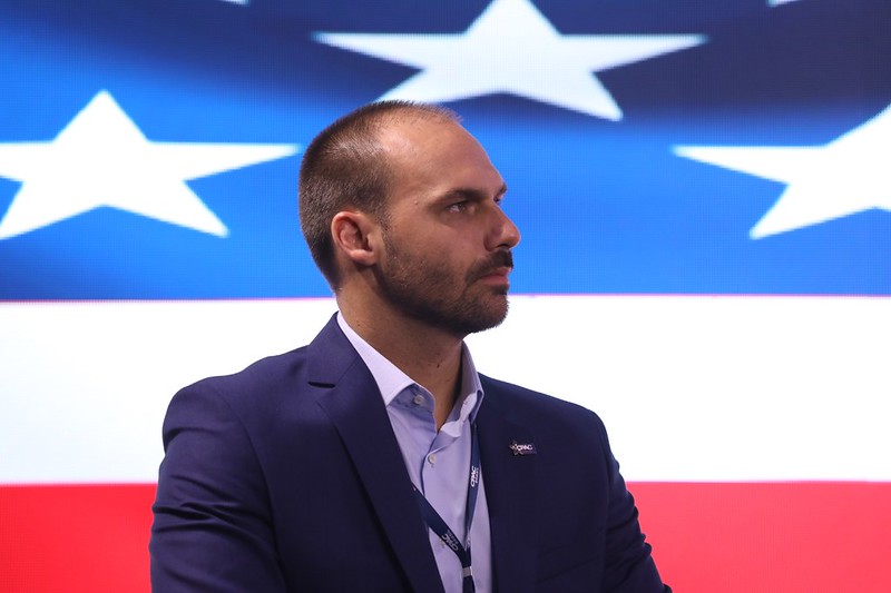 PT quer "pressão máxima" por cassação do Eduardo Bolsonaro