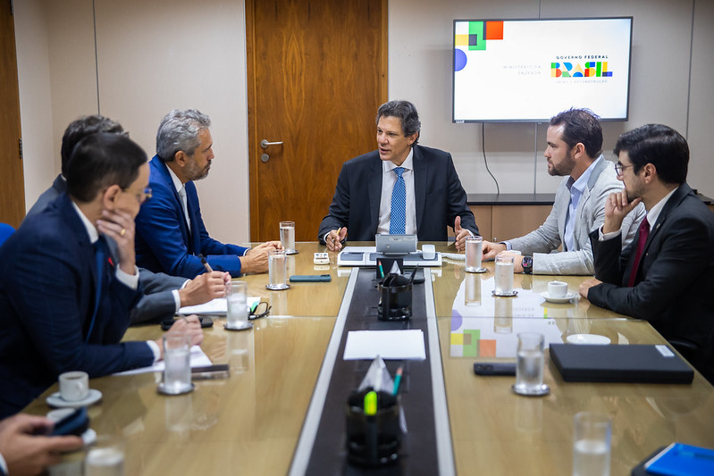 Fernando Haddad apresenta proposta para minimizar impacto do tarifaço durante  reunião com o governador do Ceará, Elmano de Fretias