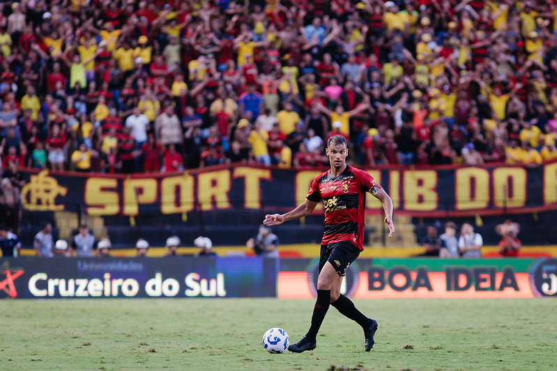 Rafael Thyere em ação pelo Sport contra o Bahia