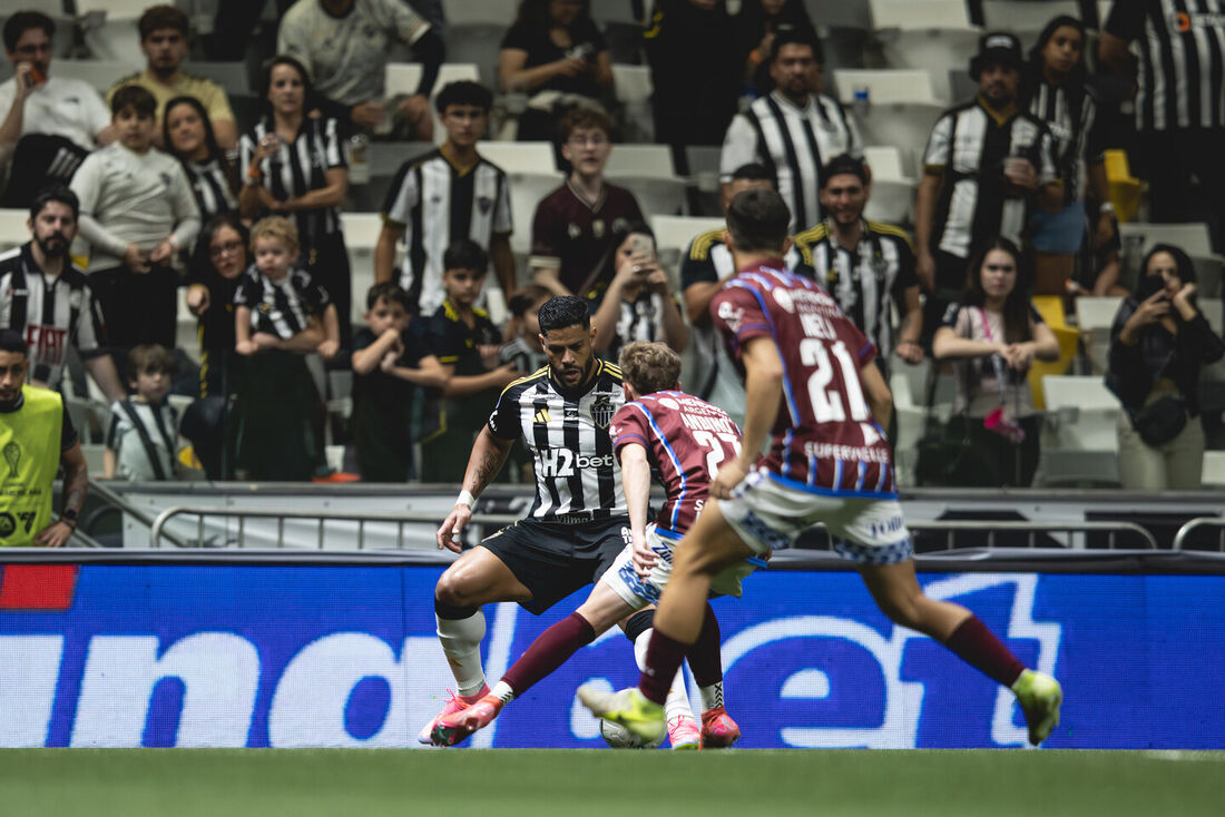 Hulk fez o gol da virada na vitória do Atlético-MG contra o Godoy Cruz