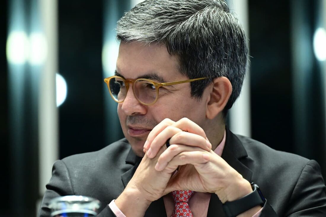 Senador Randolfe Rodrigues se reuniu com a ministra Gleisi Hoffmann