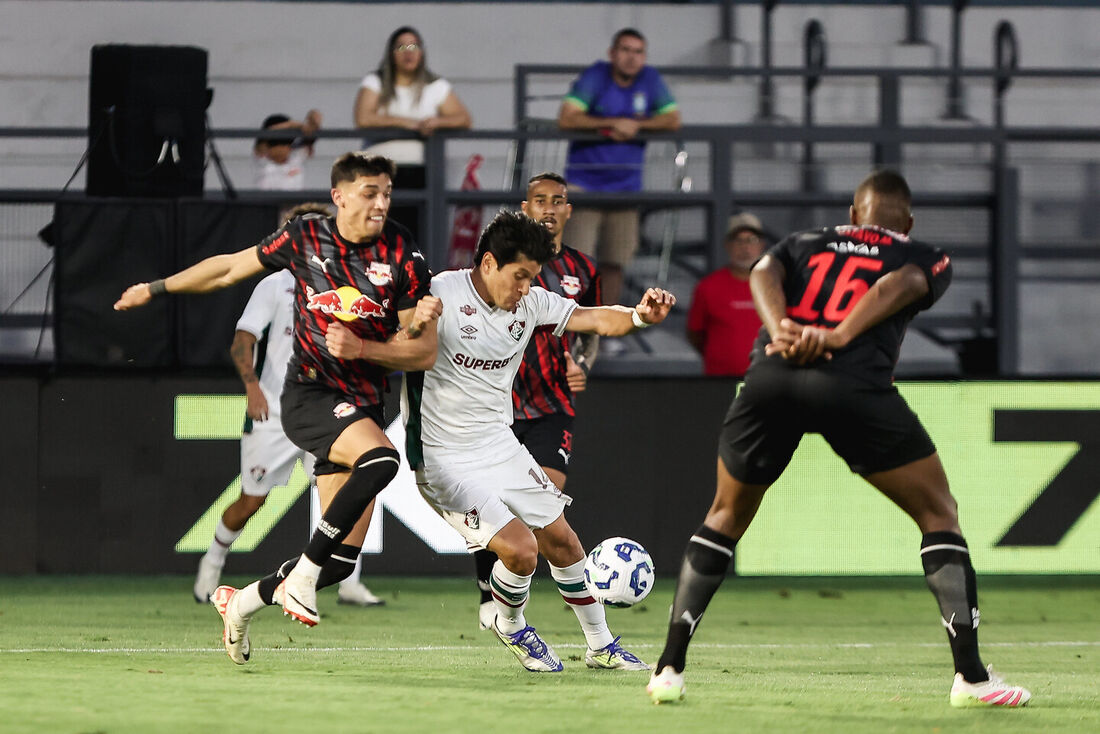 Bragantino vence o Fluminense em partida que teve seis gols e encerra jejum no Brasileirão
