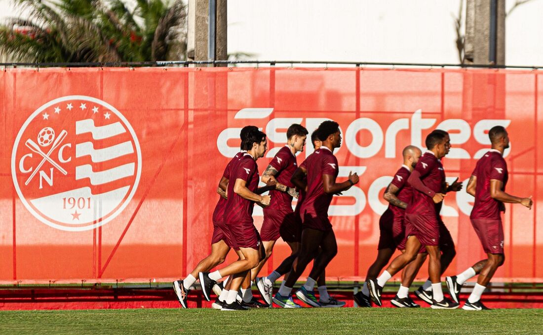 Time do Náutico, no CT Wilson Campos