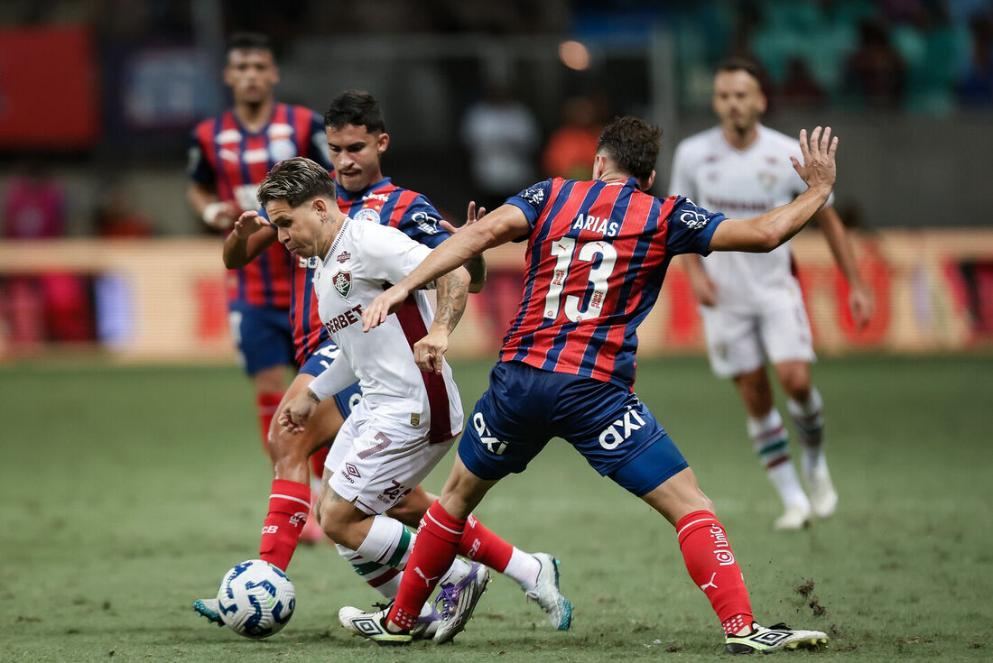 Bahia sai na frente em disputa pela vaga nas semifinais da Copa do Brasil em jogo que teve gol e pênalti anulados para o Fluminense
