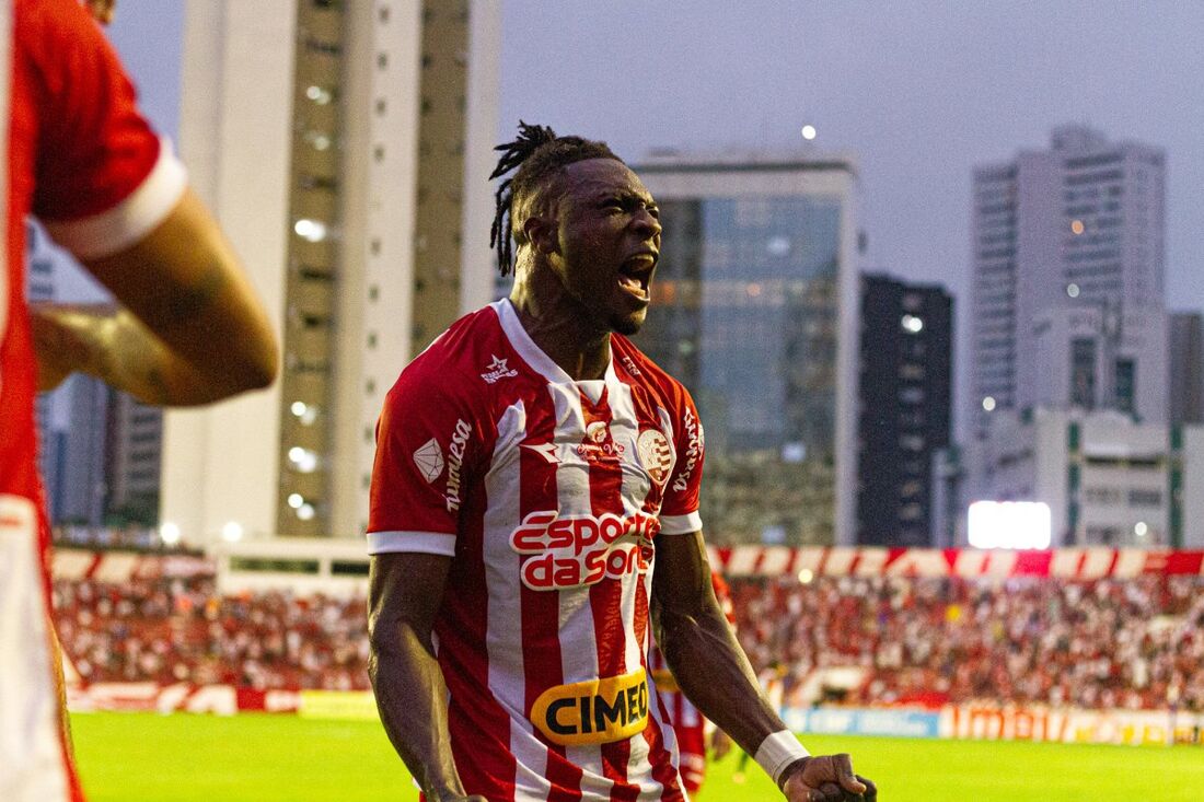 Samuel Otusanya, atacante do Náutico