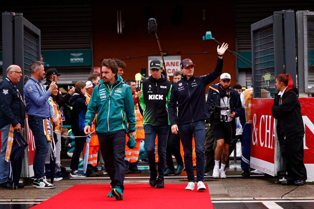 Alonso, consagrado piloto de F1, elogia brasileiro Gabriel Bortoleto