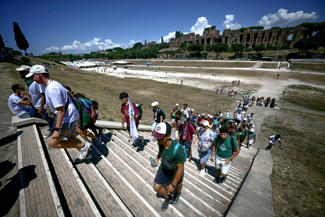 Jovens católicos em peregrinação no Vaticano