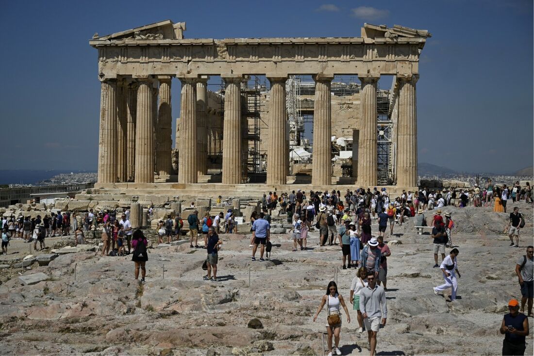 Habitantes do coração histórico de Atenas se revoltam contra o turismo excessivo