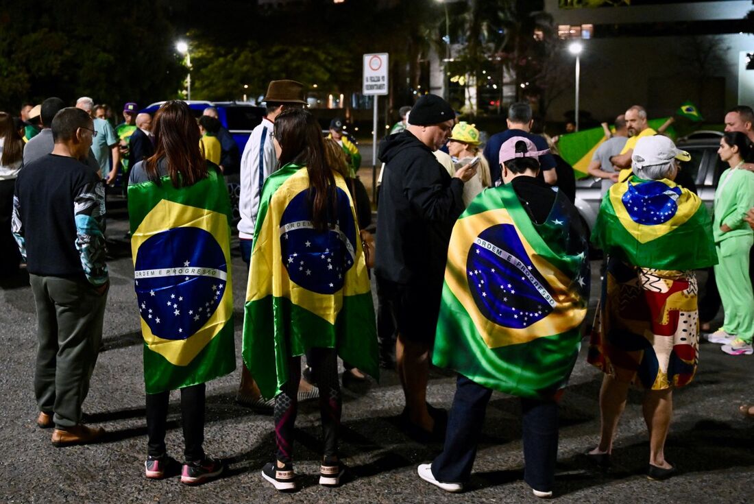 Apoiadores do ex-presidente Jair Bolsonaro fizeram um buzinaço, saíram em carreata por avenidas de Brasília
