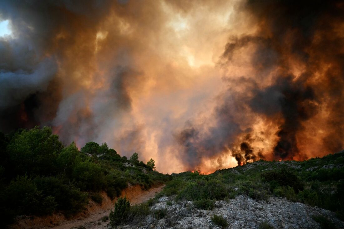 Incêndio no sul da França provoca uma morte e devasta 11.000 hectares