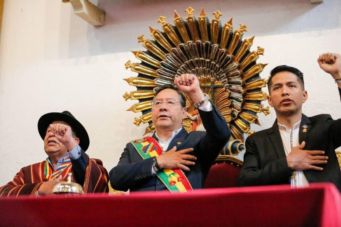 O presidente da Bolívia, Luis Arce Catacora (centro).